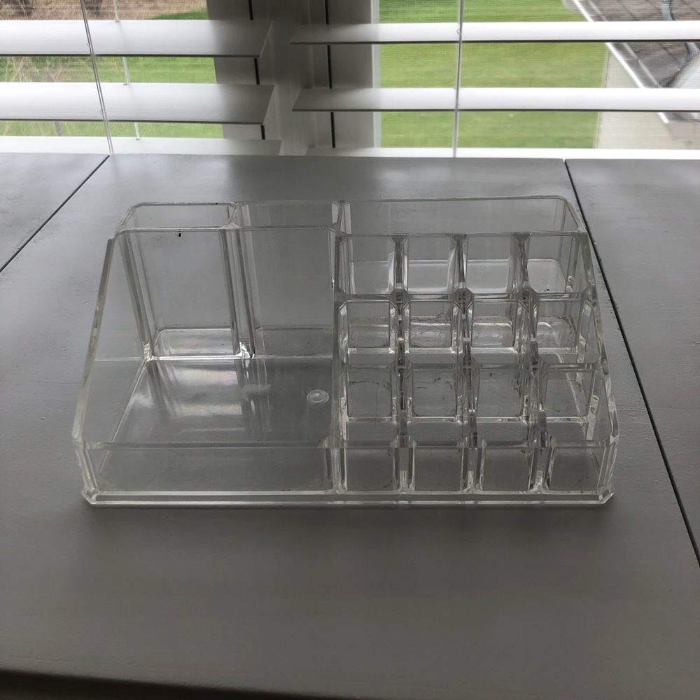 makeup organizer